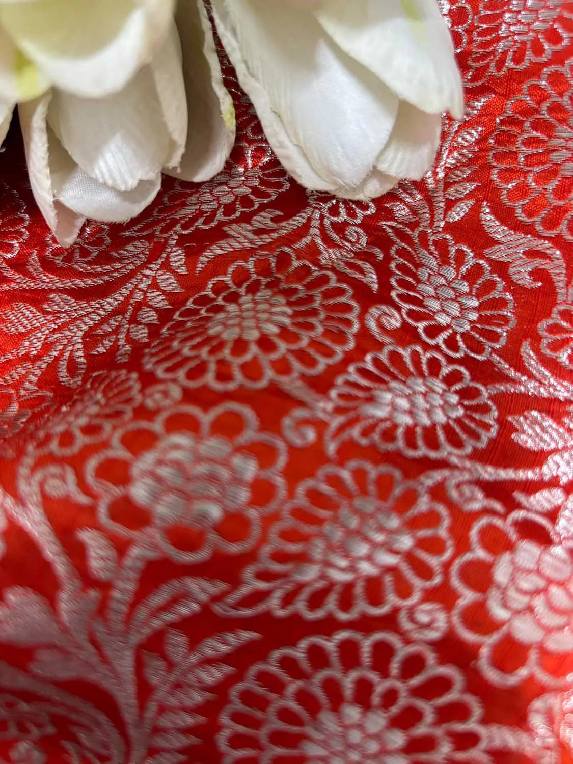 Red Banarasi Handloom Pure Silk Fabric ( 2.5 Mtr )